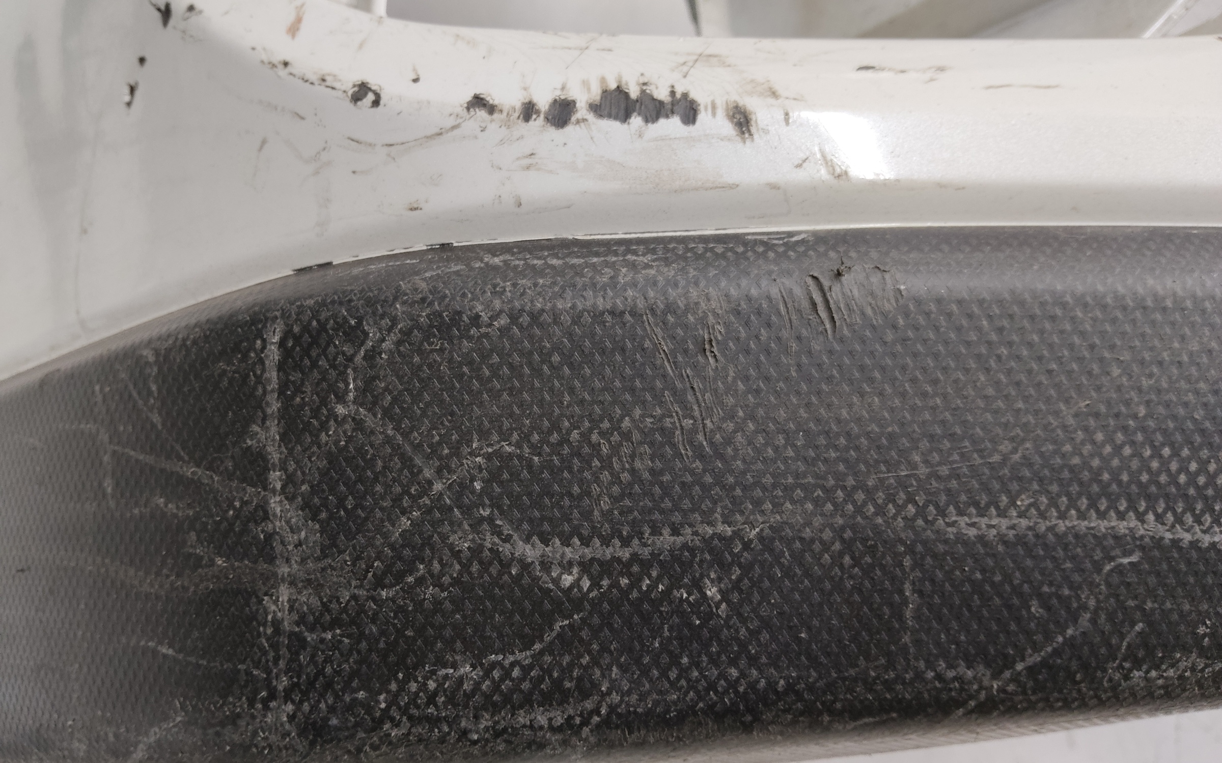 Бампер передний Subaru Forester 5 SK