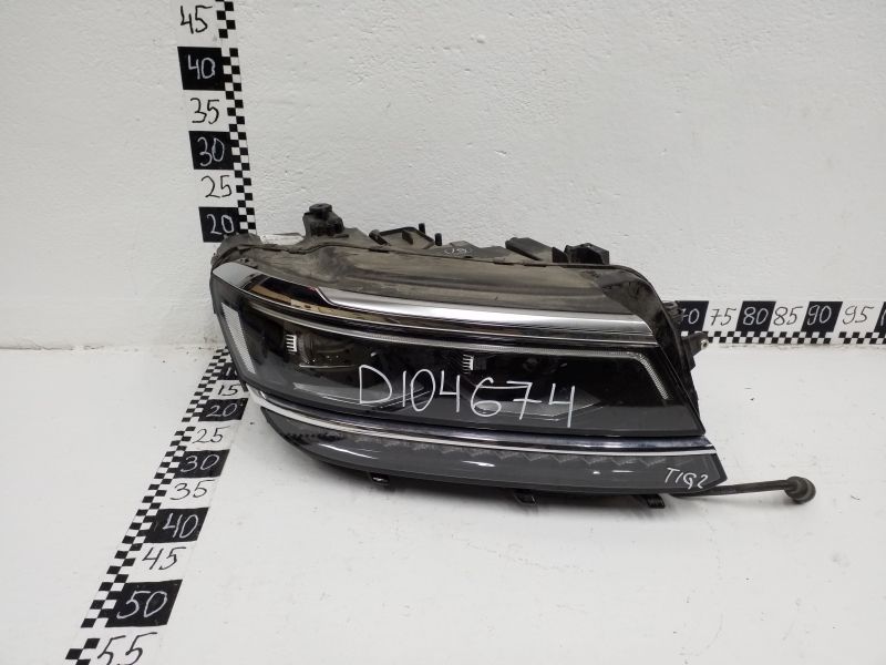 Фара передняя правая Volkswagen Tiguan 2 LED