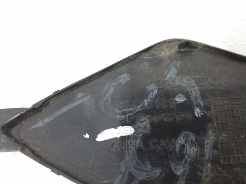 Заглушка буксировочного крюка переднего бампера Volvo XC60 2