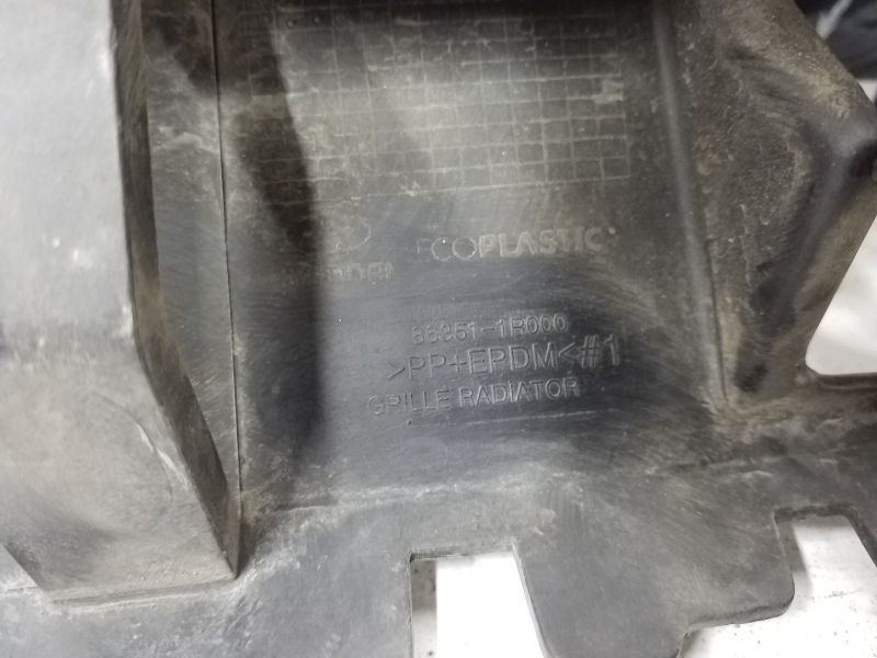 Решетка радиатора Hyundai Solaris