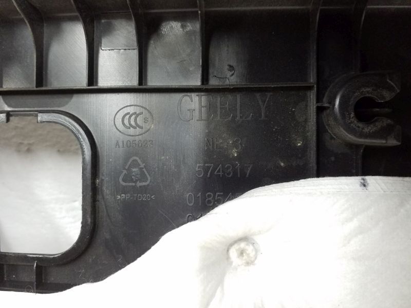 Обшивка крышки багажника Geely Atlas