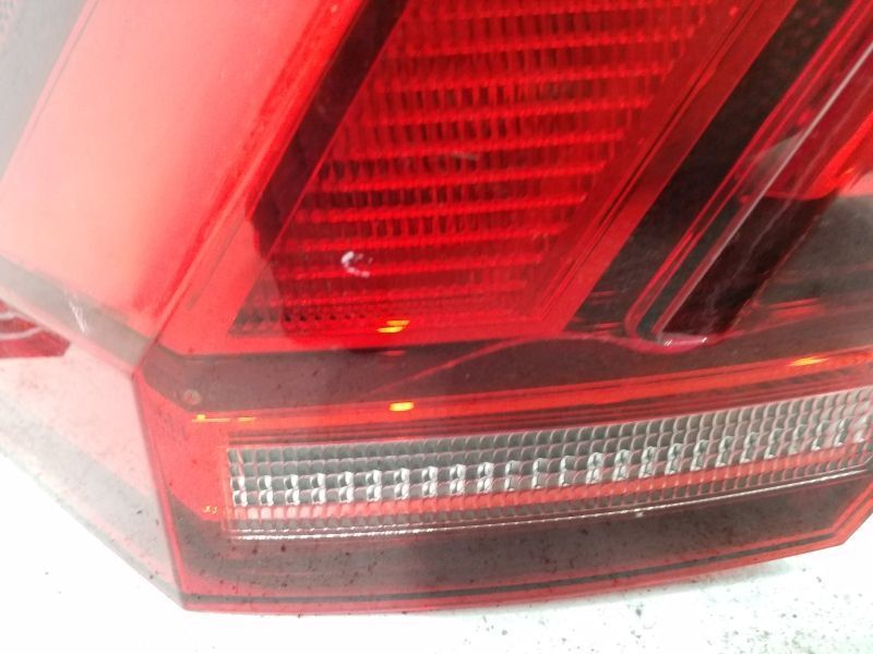 Фонарь задний левый наружный Volkswagen Tiguan 2 LED