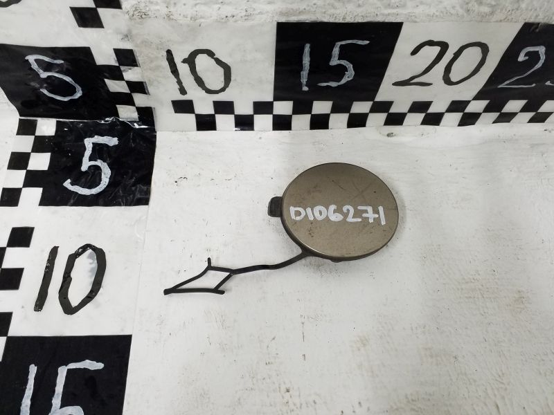 Заглушка буксировочного крюка переднего бампера Volkswagen Tiguan 2