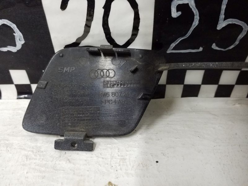Заглушка буксировочного крюка переднего бампера Audi A5 2