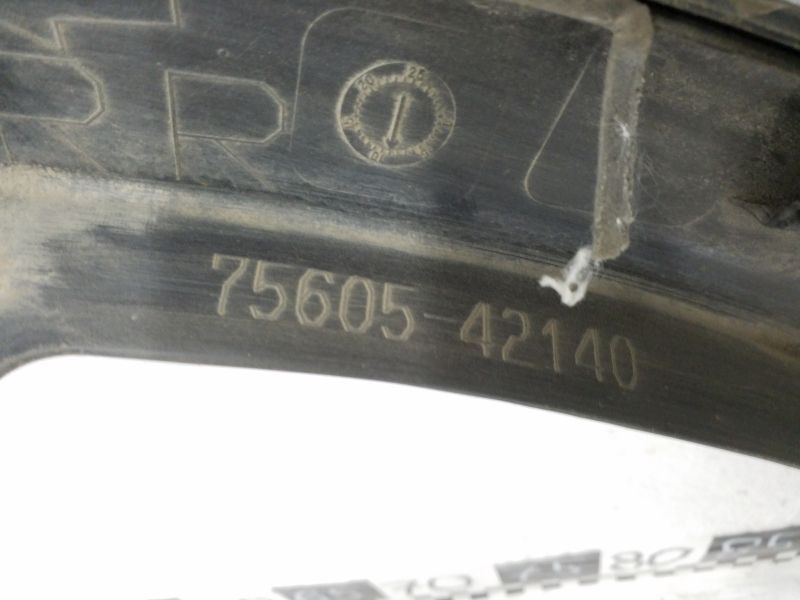Накладка крыла заднего правого Toyota RAV4 CA40 Restail