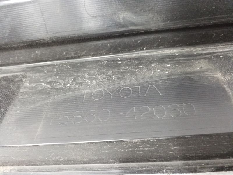 Накладка порога левого Toyota Rav4 XA50