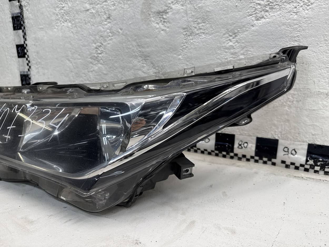 Фара передняя левая Toyota Corolla E180 Restail галоген ДХО
