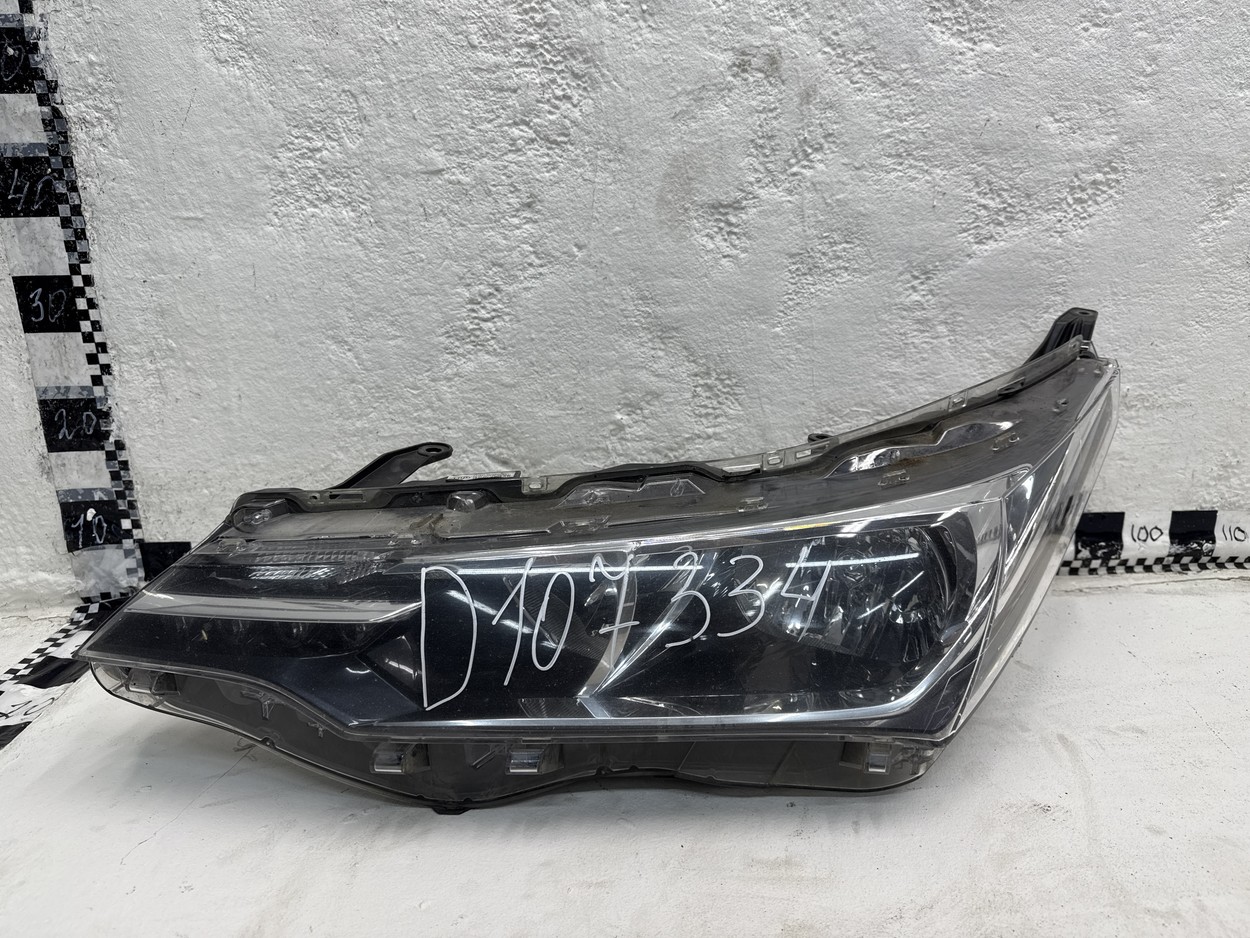 Фара передняя левая Toyota Corolla E180 Restail галоген ДХО