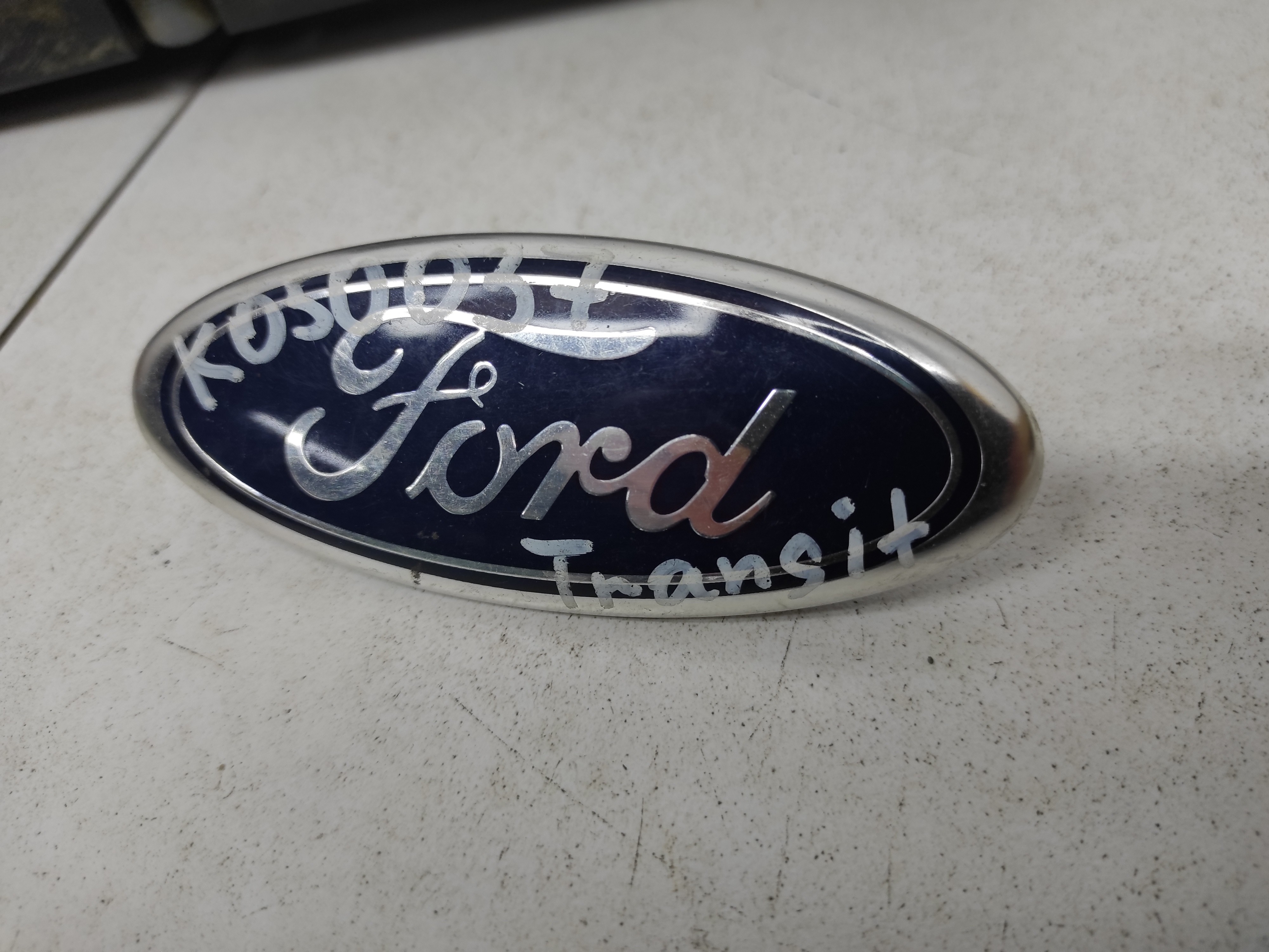 Эмблема крышки багажника Ford Transit