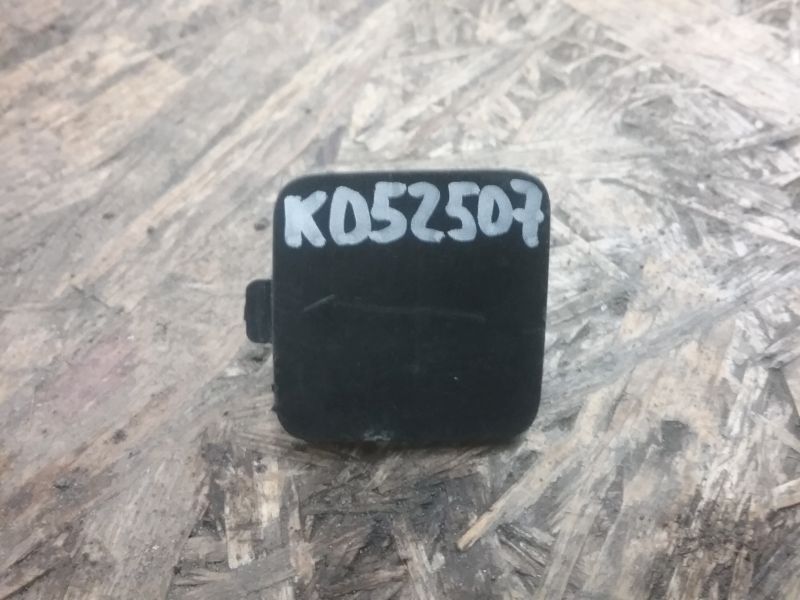 Заглушка буксировочного крюка переднего бампера Kia Sorento 3