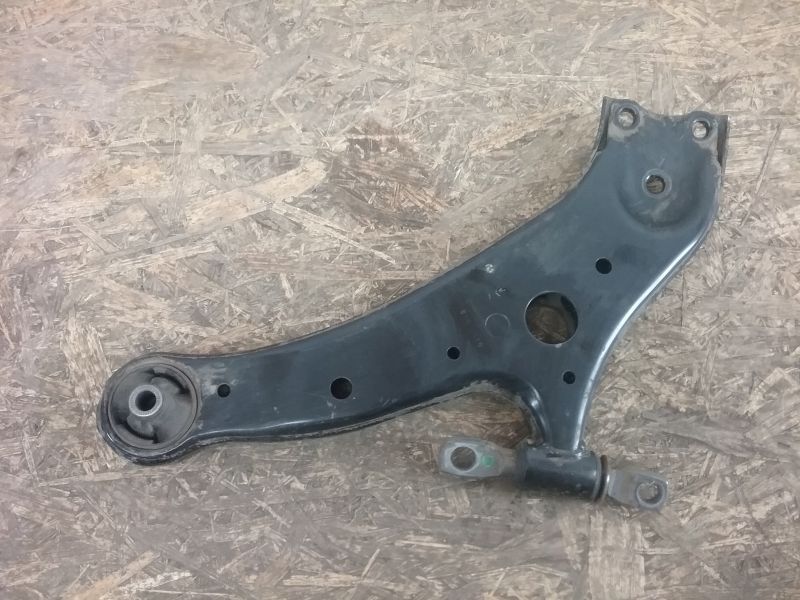 Рычаг подвески передний правый Toyota Camry V30