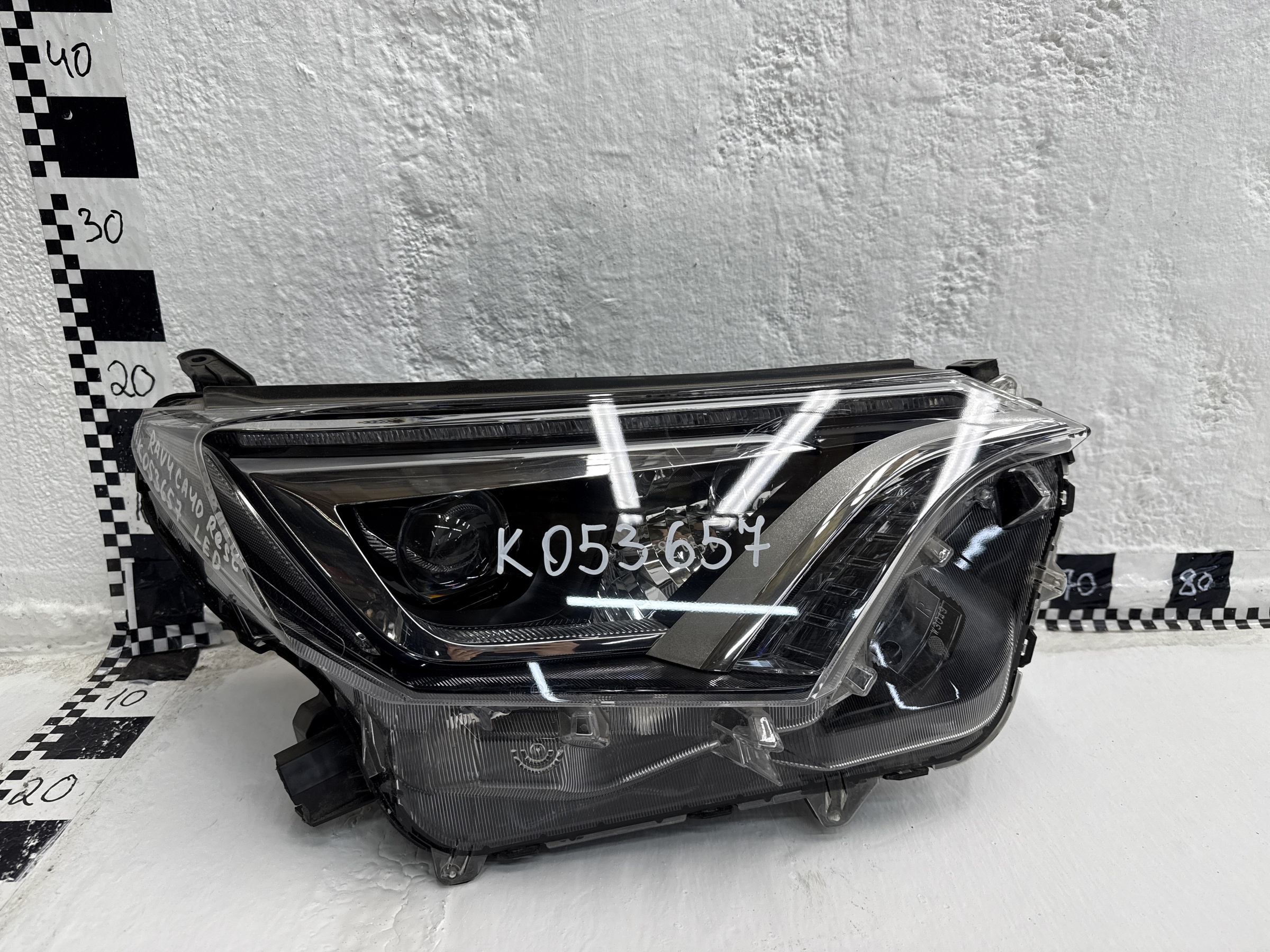 Фара передняя правая Toyota RAV4 CA40 Restail LED