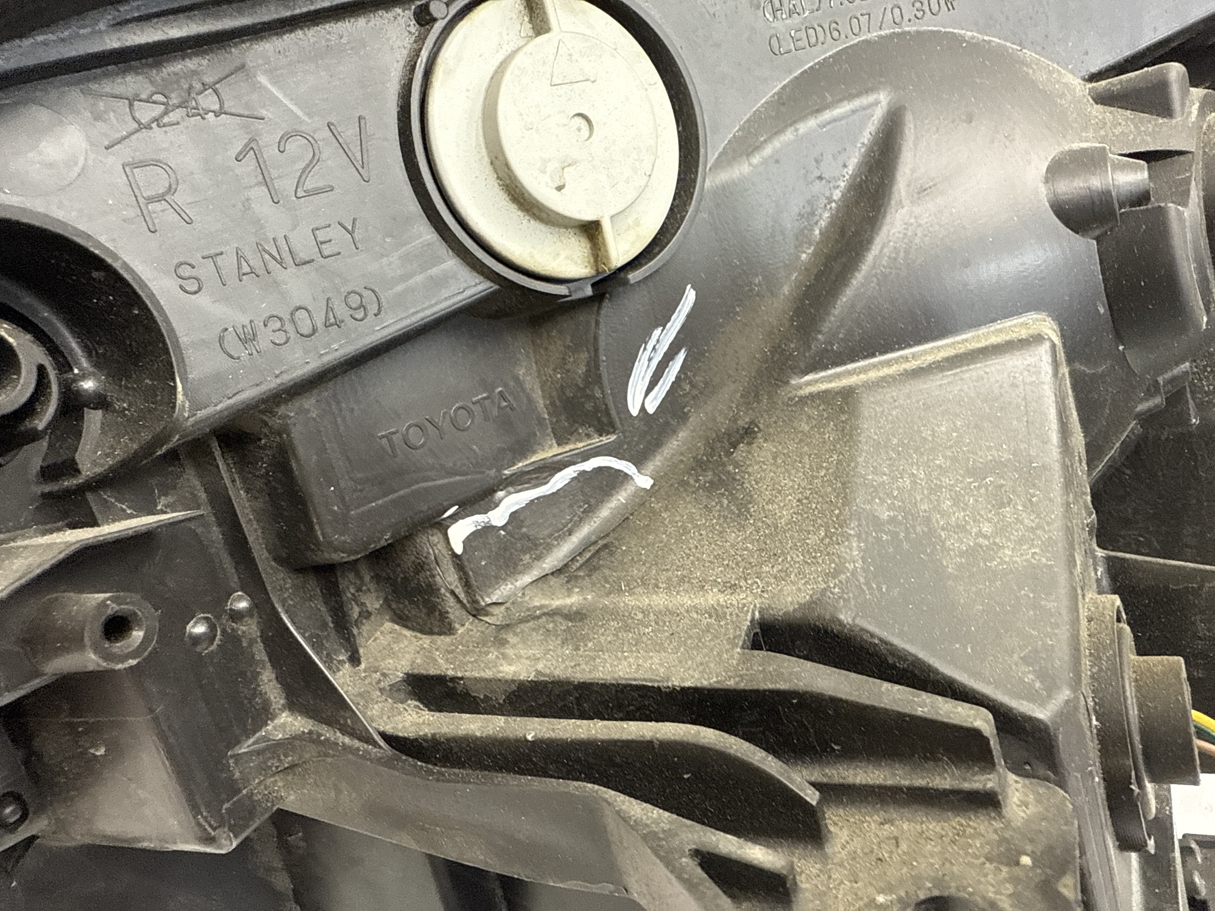 Фара передняя правая Toyota RAV4 CA40 Restail LED