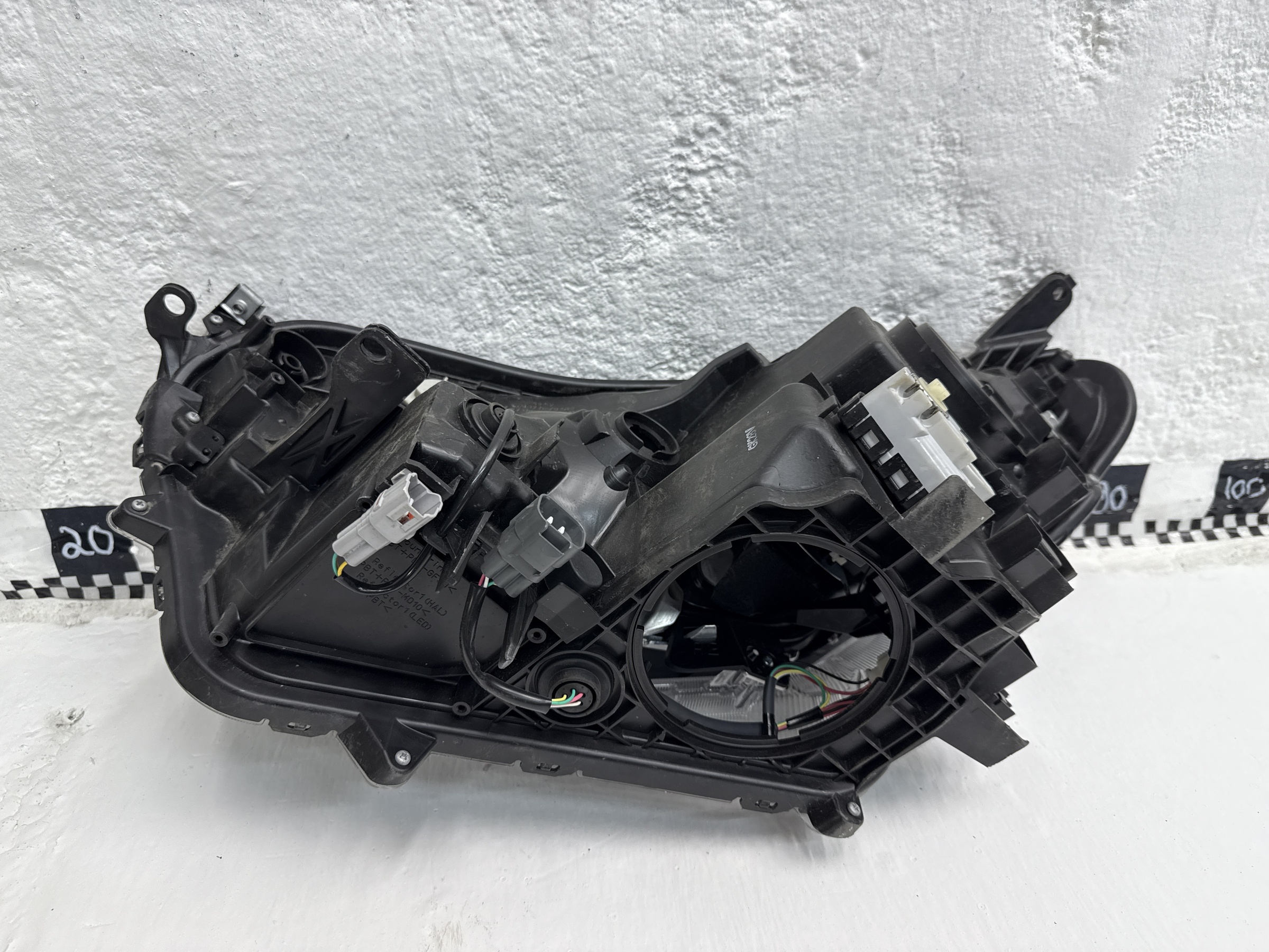 Фара передняя правая Toyota RAV4 CA40 Restail LED