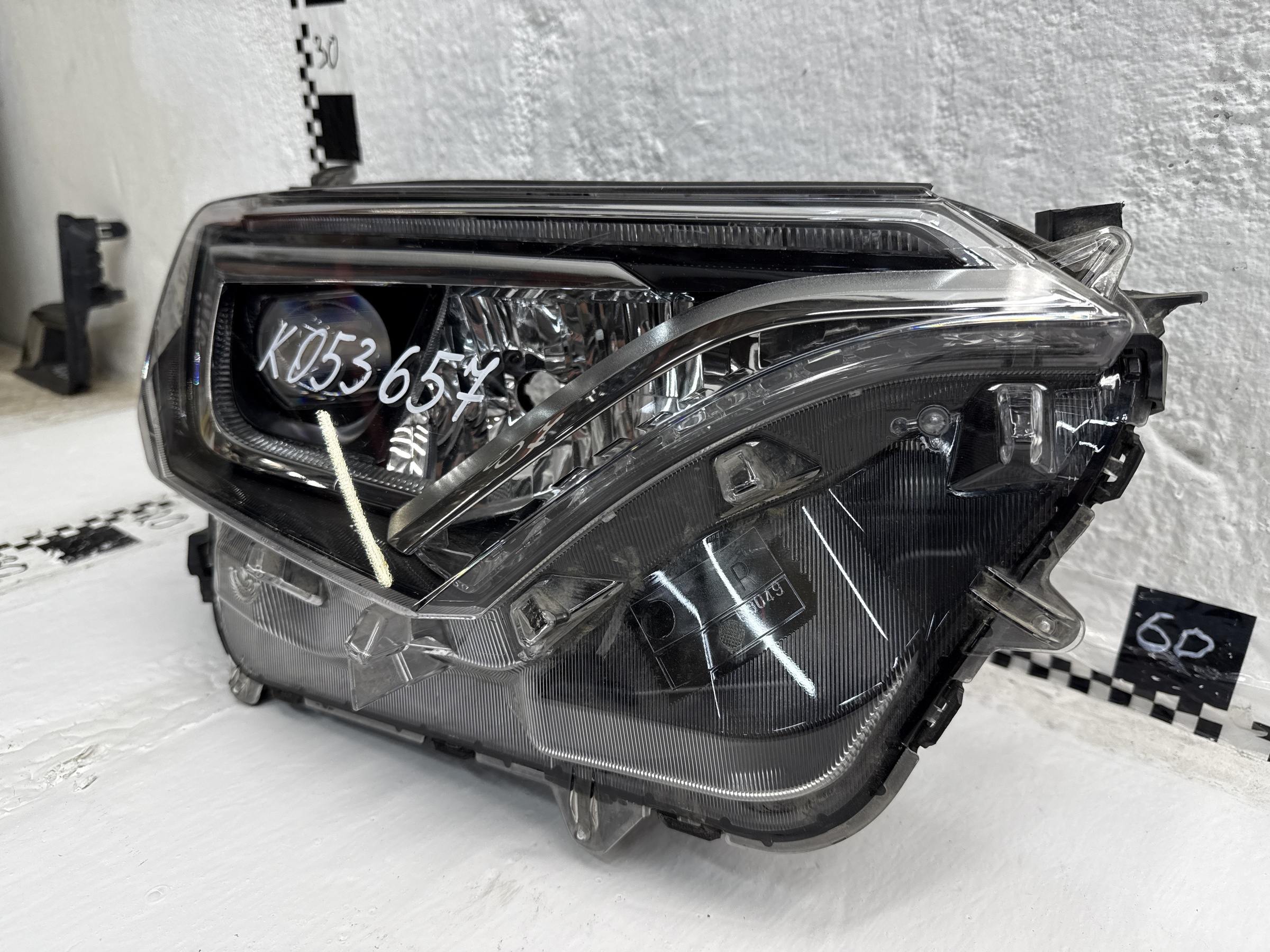 Фара передняя правая Toyota RAV4 CA40 Restail LED