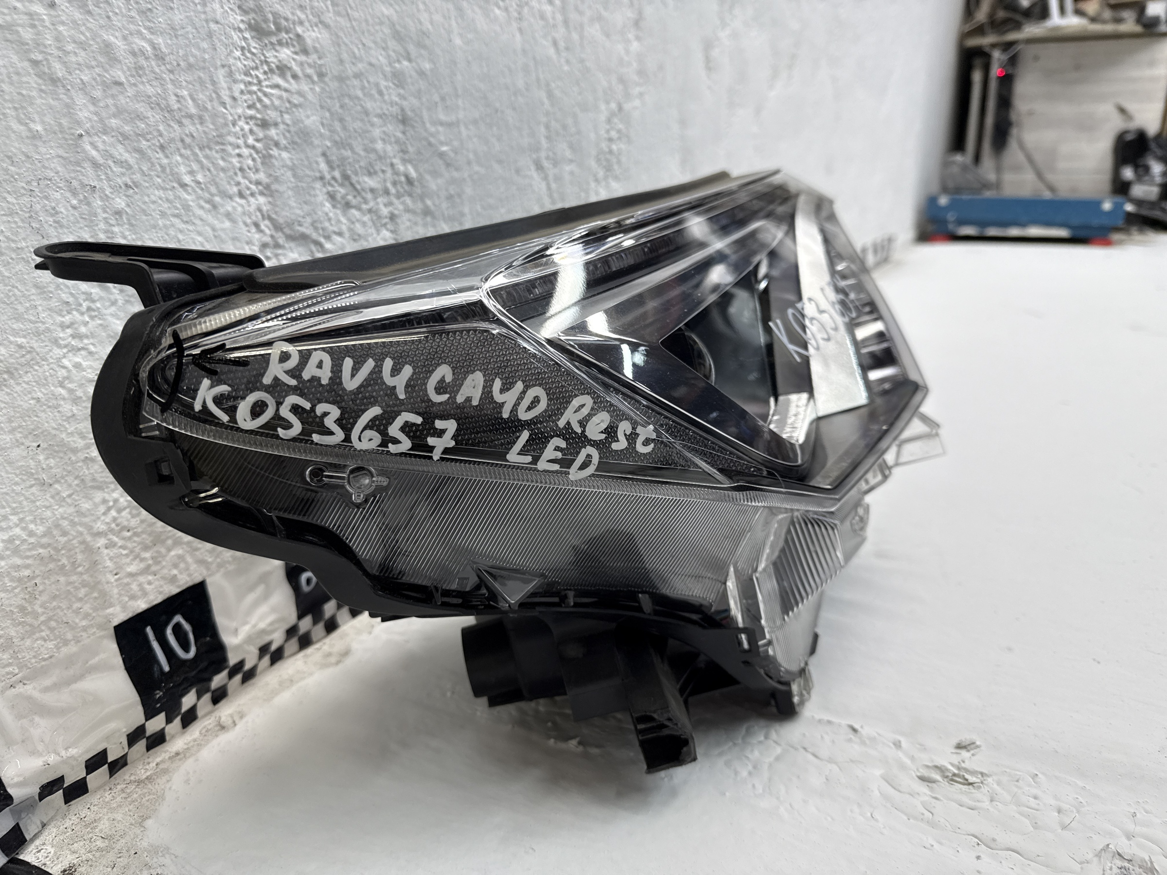 Фара передняя правая Toyota RAV4 CA40 Restail LED