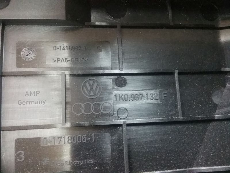 Крышка блока предохранителей Volkswagen Caddy 3
