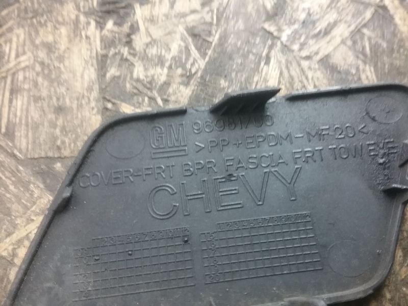 Заглушка буксировочного крюка переднего бампера Chevrolet Cruze