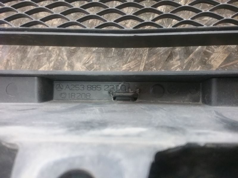 Решетка переднего бампера Mercedes Benz GLC-klasse X253 AMG