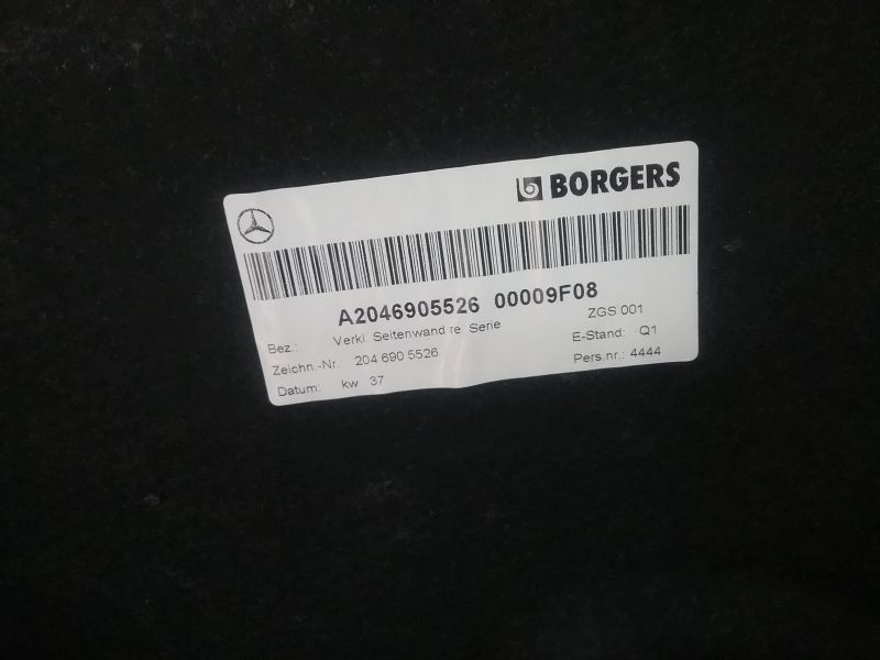 Обшивка багажника правая часть Mercedes Benz C-klasse W204 Sedan