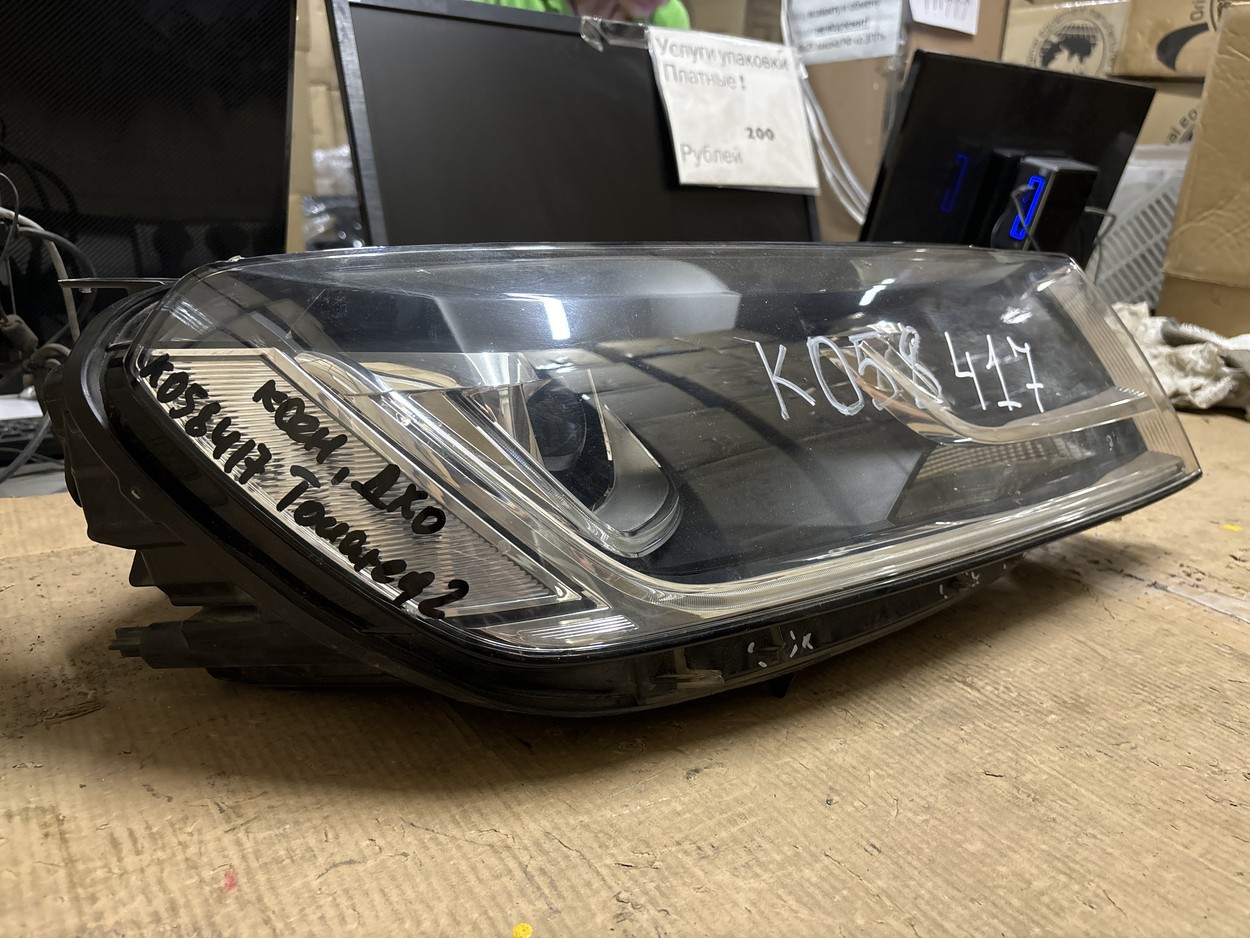 Фара передняя правая Volkswagen Touareg 2 Restail ксенон с ДХО