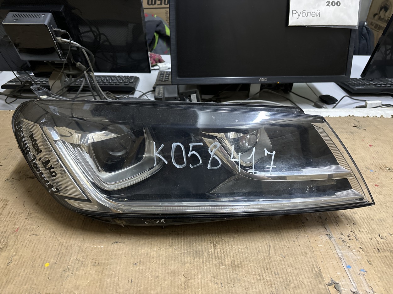 Фара передняя правая Volkswagen Touareg 2 Restail ксенон с ДХО