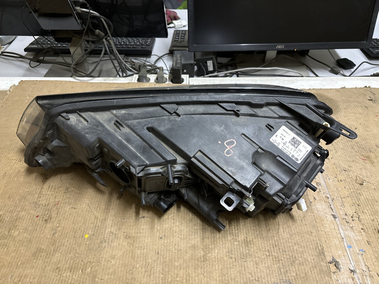 Фара передняя правая Volkswagen Touareg 2 Restail ксенон с ДХО