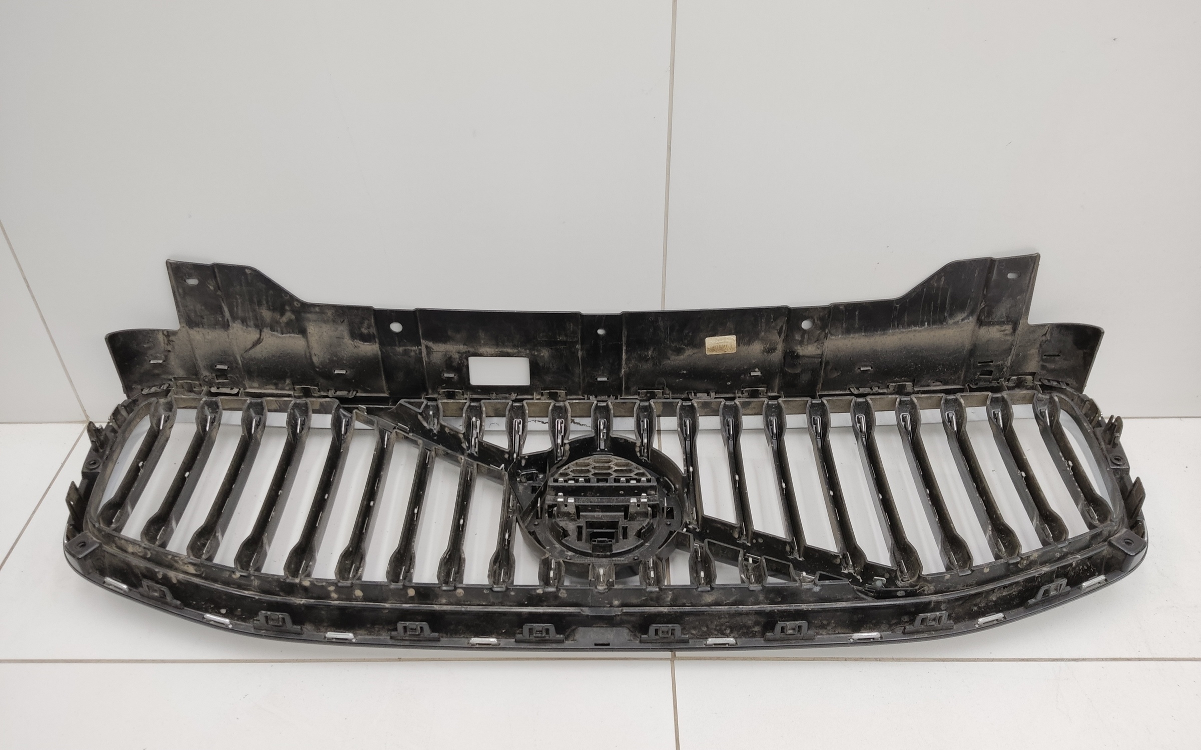 Решетка радиатора Volvo XC60 2 под камеру