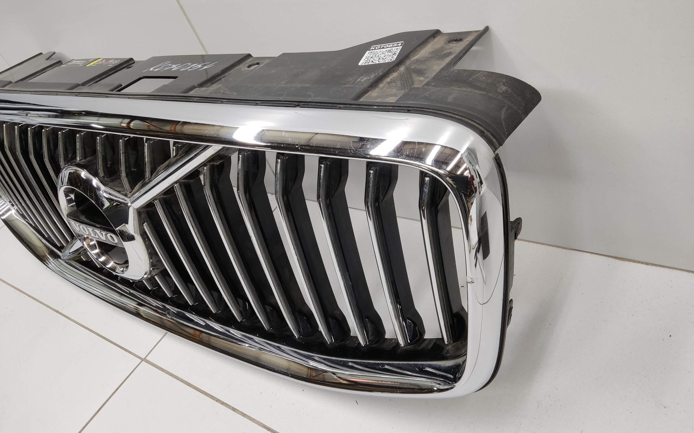 Решетка радиатора Volvo XC60 2 под камеру