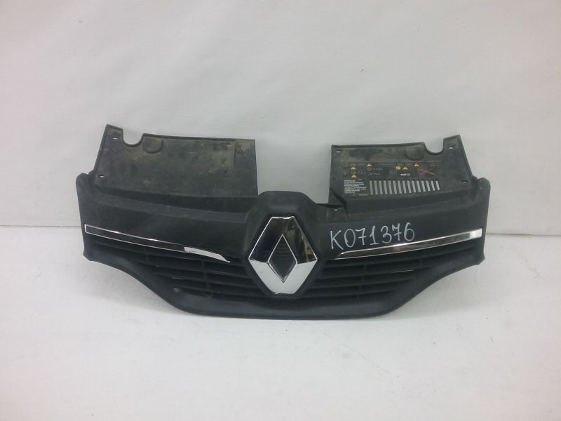 Решетка радиатора Renault Logan 2
