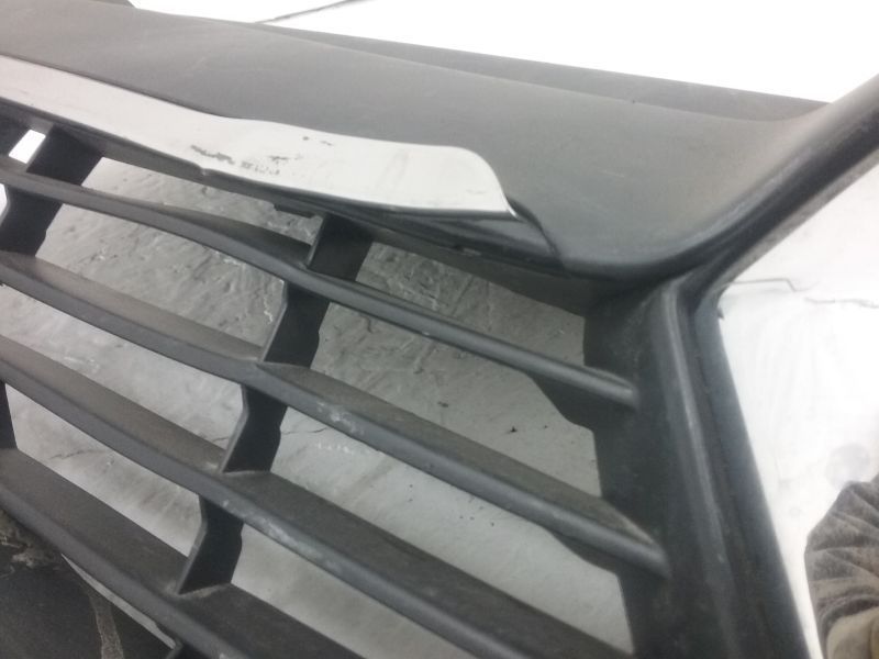 Решетка радиатора Renault Logan 2
