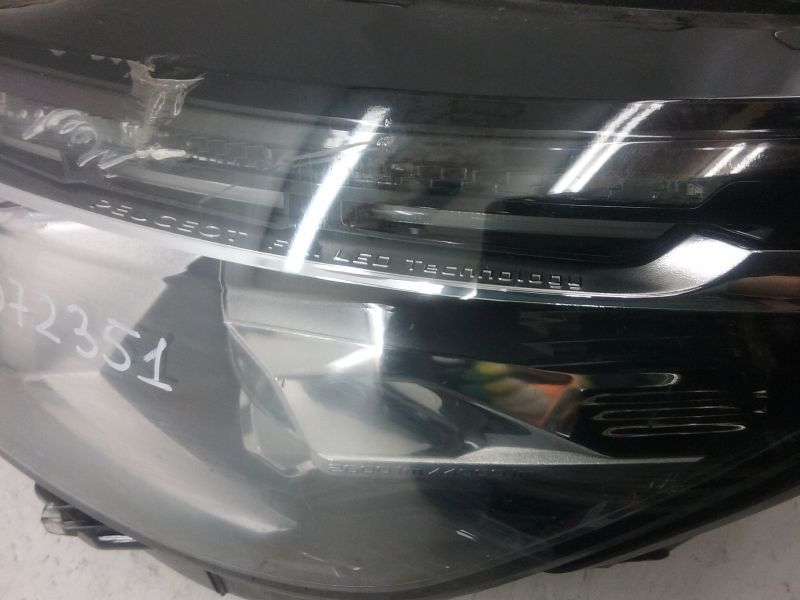 Фара передняя левая Peugeot 3008 2 LED