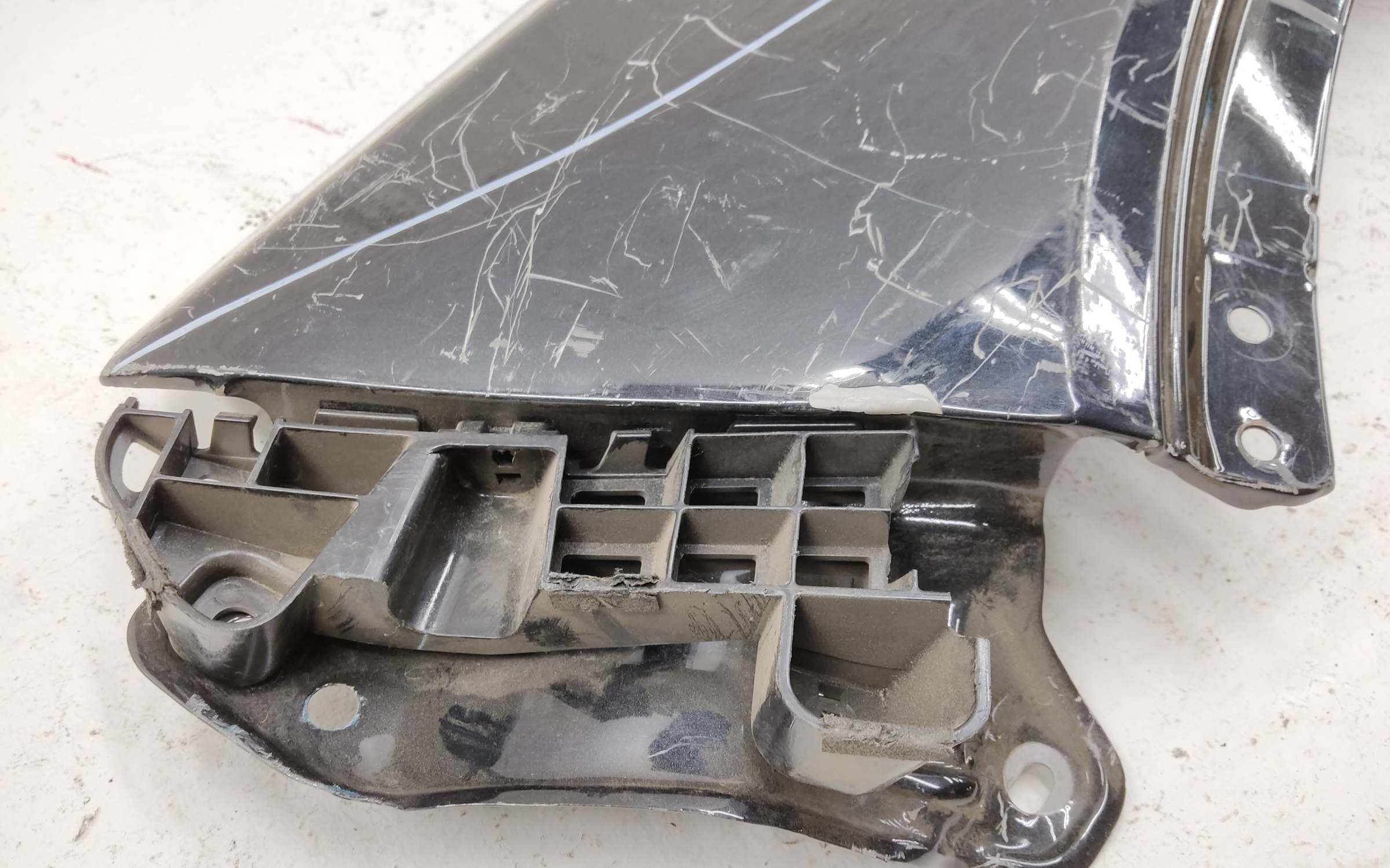 Крыло переднее левое Suzuki Vitara 2 под повторитель