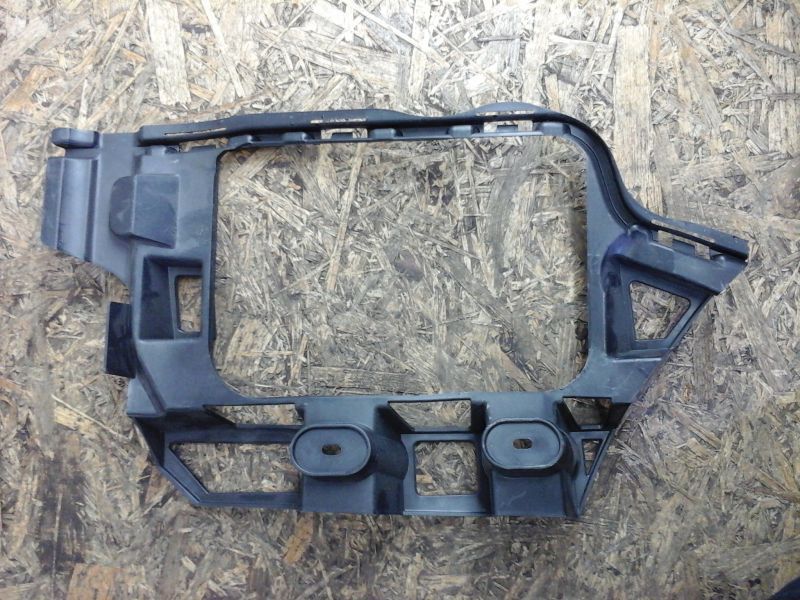 Кронштейн крепления заднего бампера левый Volkswagen Touareg 2