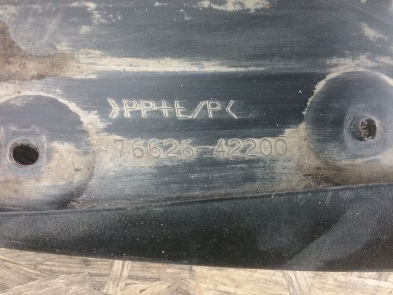 Брызговик задний левый Toyota RAV4 CA40