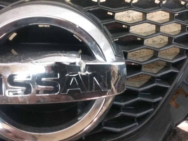 Решетка радиатора Nissan Qashqai 2
