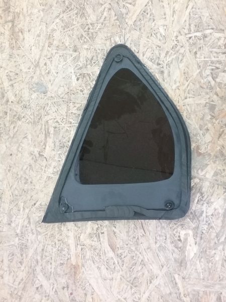 Стекло кузовное заднее правое Toyota RAV4 CA40