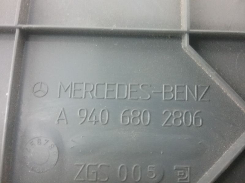 Накладка торца торпедо правая Mercedes Benz Axor 2