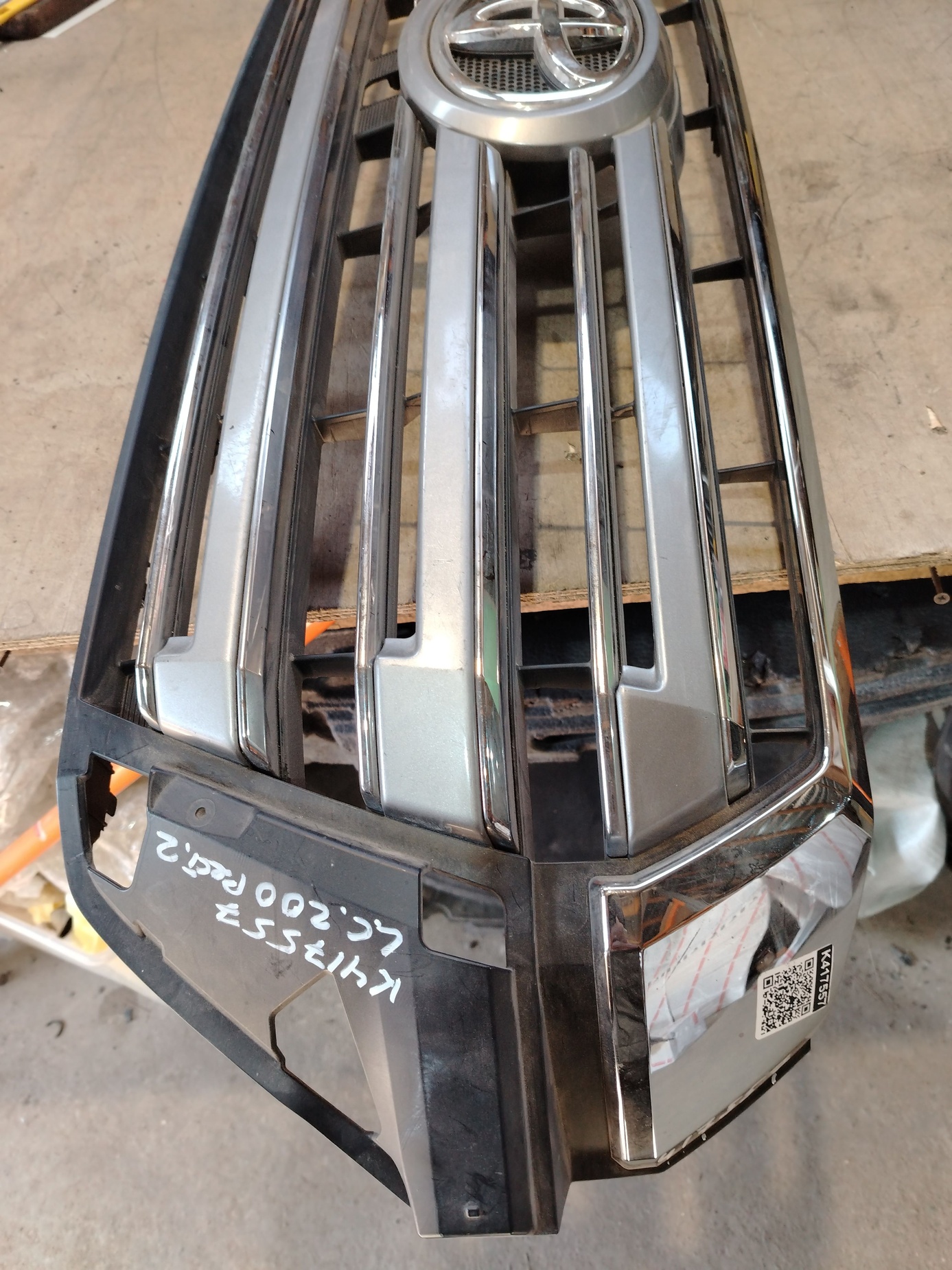 Решетка радиатора Toyota Land Cruiser 200 Restail 2