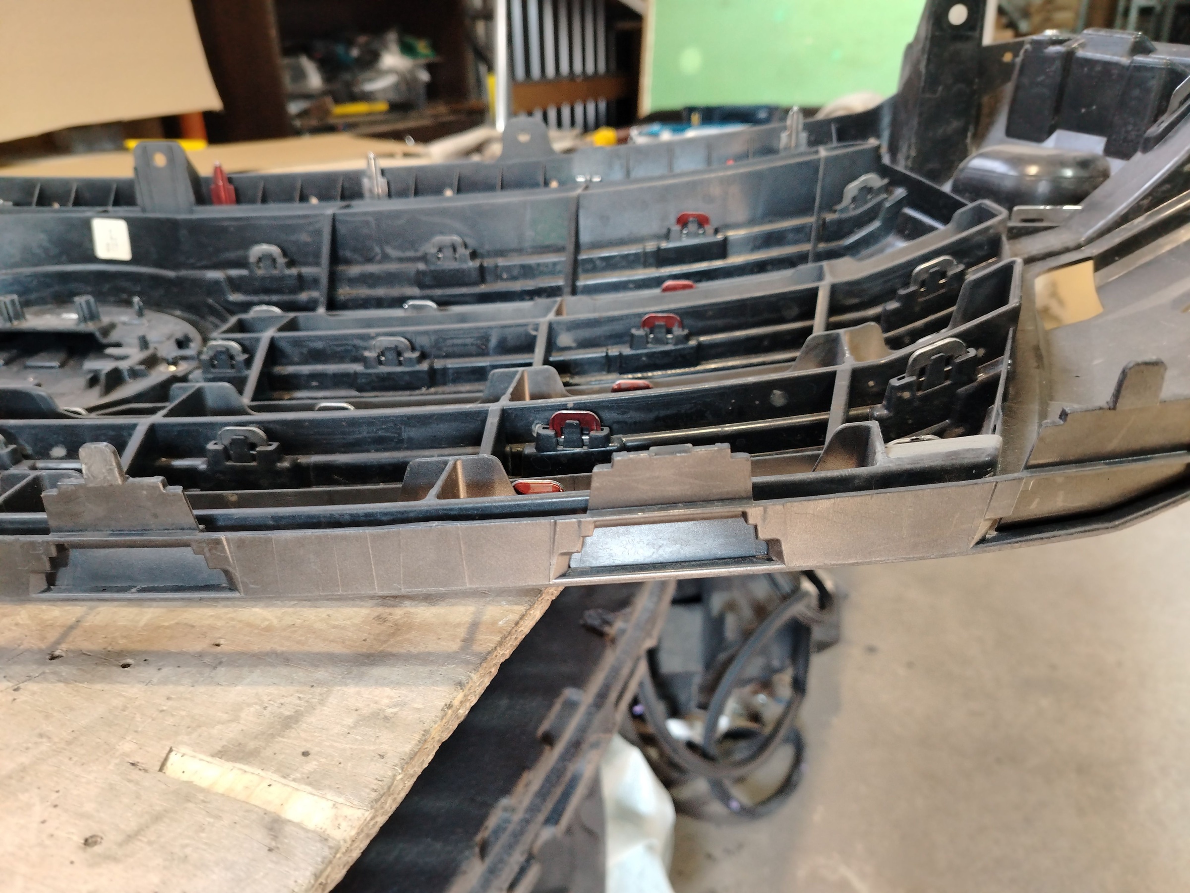 Решетка радиатора Toyota Land Cruiser 200 Restail 2
