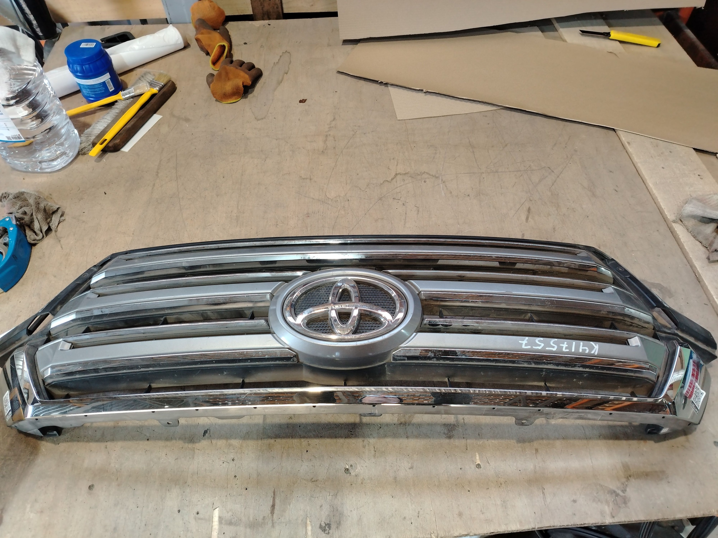 Решетка радиатора Toyota Land Cruiser 200 Restail 2