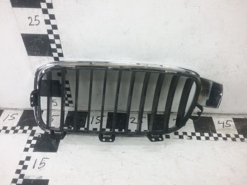 Решетка радиатора передняя правая BMW 3er F30