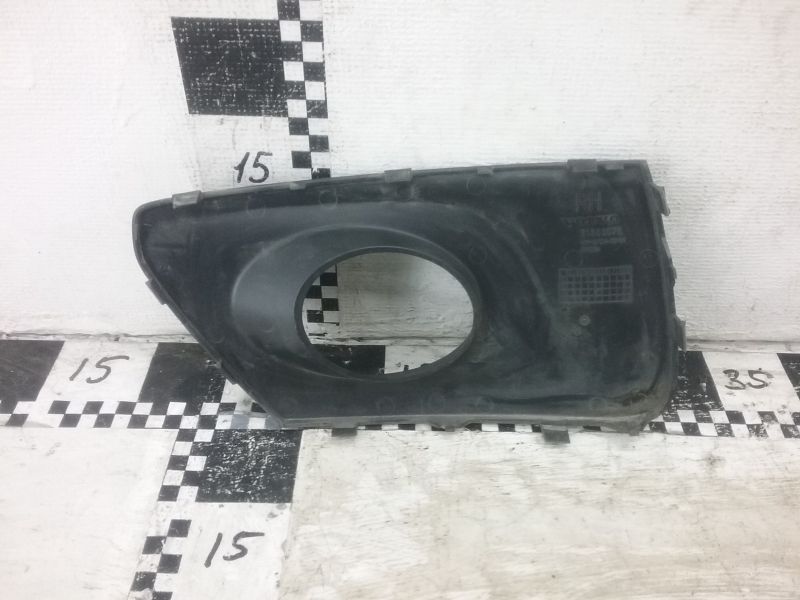 Рамка ПТФ передней правой Volvo XC70 2 Restail