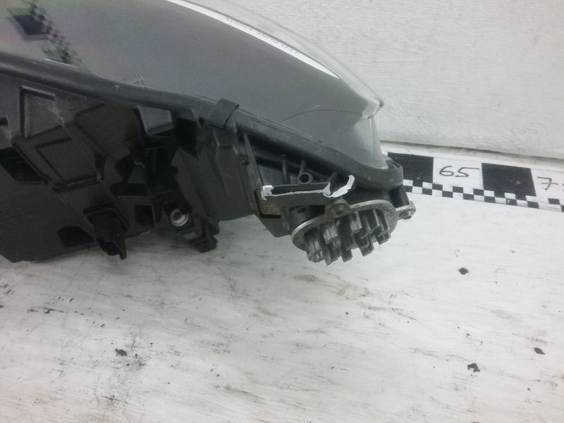 Фара передняя правая Renault Arkana LED
