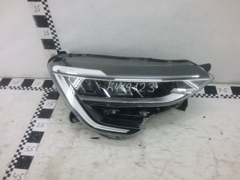 Фара передняя правая Renault Arkana LED