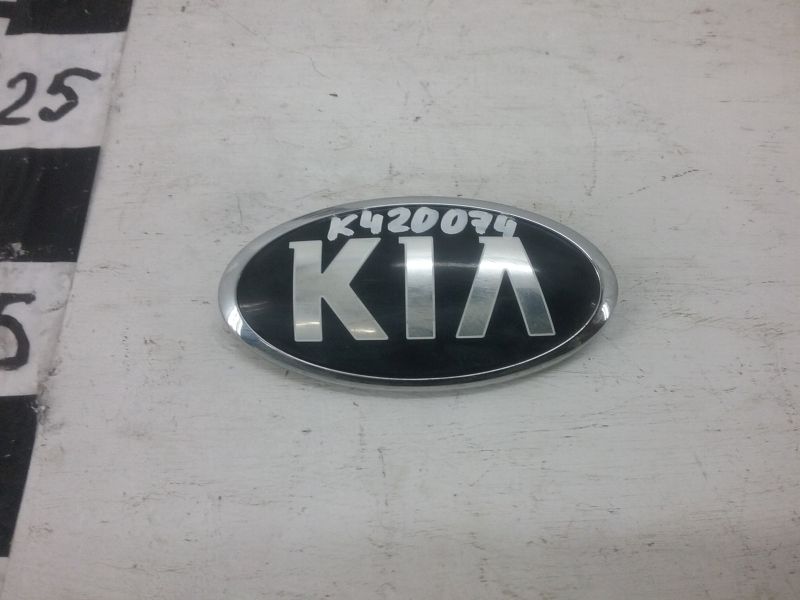 Эмблема решетки радиатора Kia Sportage 4