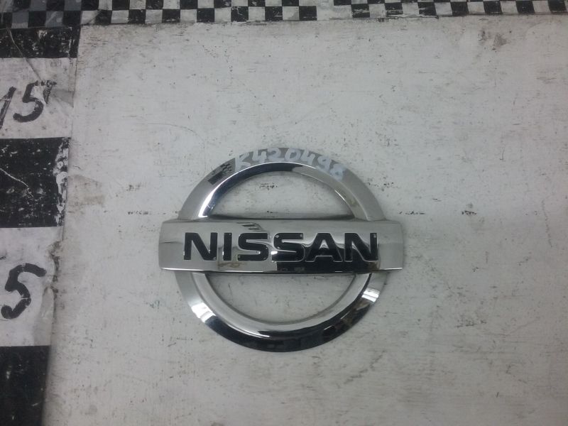 Эмблема крышки багажника Nissan X-Trail T32