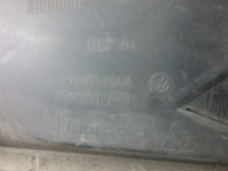 Решетка переднего бампера правая Volkswagen Tiguan 2