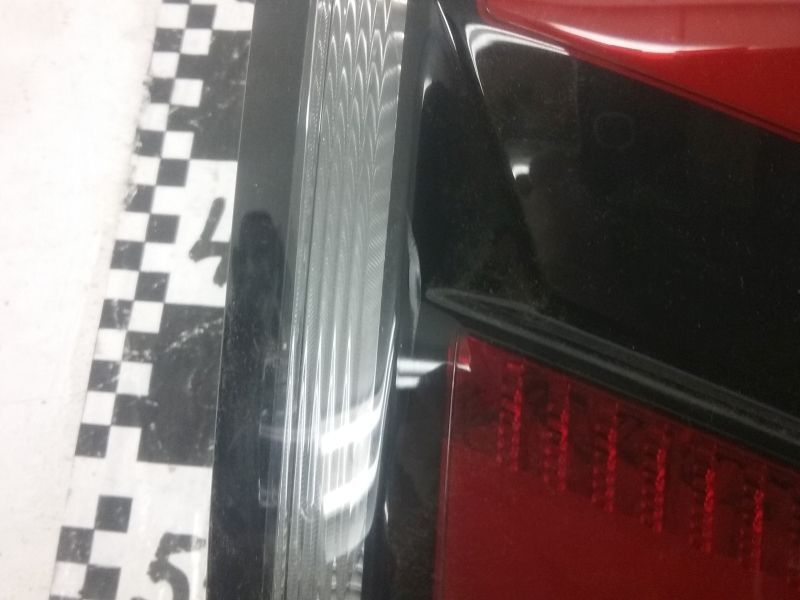 Фонарь задний правый внутренний Peugeot 3008 2
