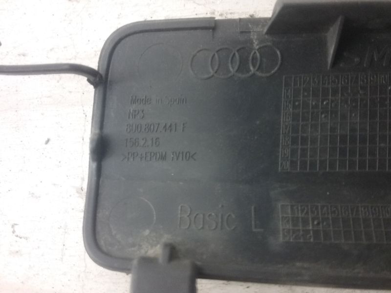 Заглушка буксировочного крюка заднего бампера левая Audi Q3 8U Restail